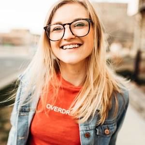 Meet your Posher, Alexis